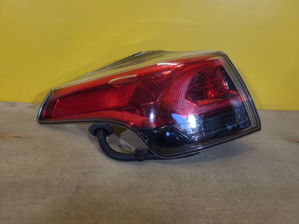 8156042201 | Фонарь наружный лев. TOYOTA RAV4 13-19