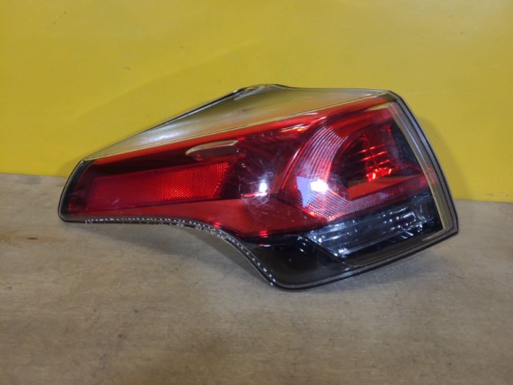 8156042201 | Фонарь наружный лев. TOYOTA RAV4 13-19