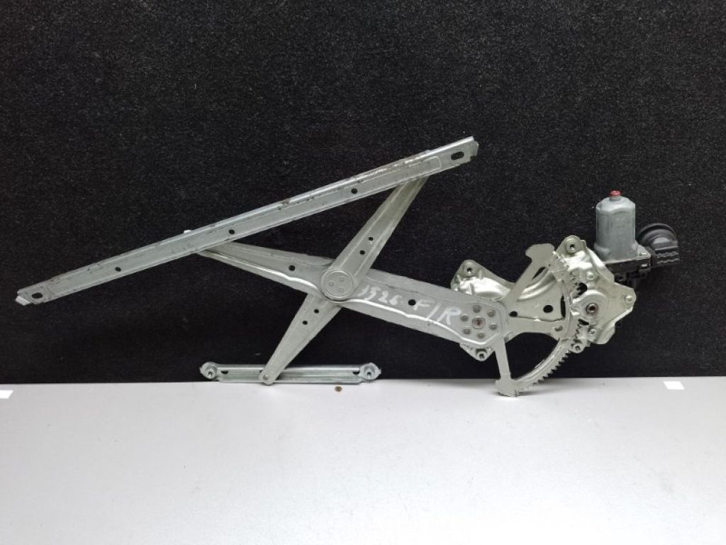 69801-52140 | Стеклоподъемник передн. прав. TOYOTA PRIUS C/AQUA 11-14