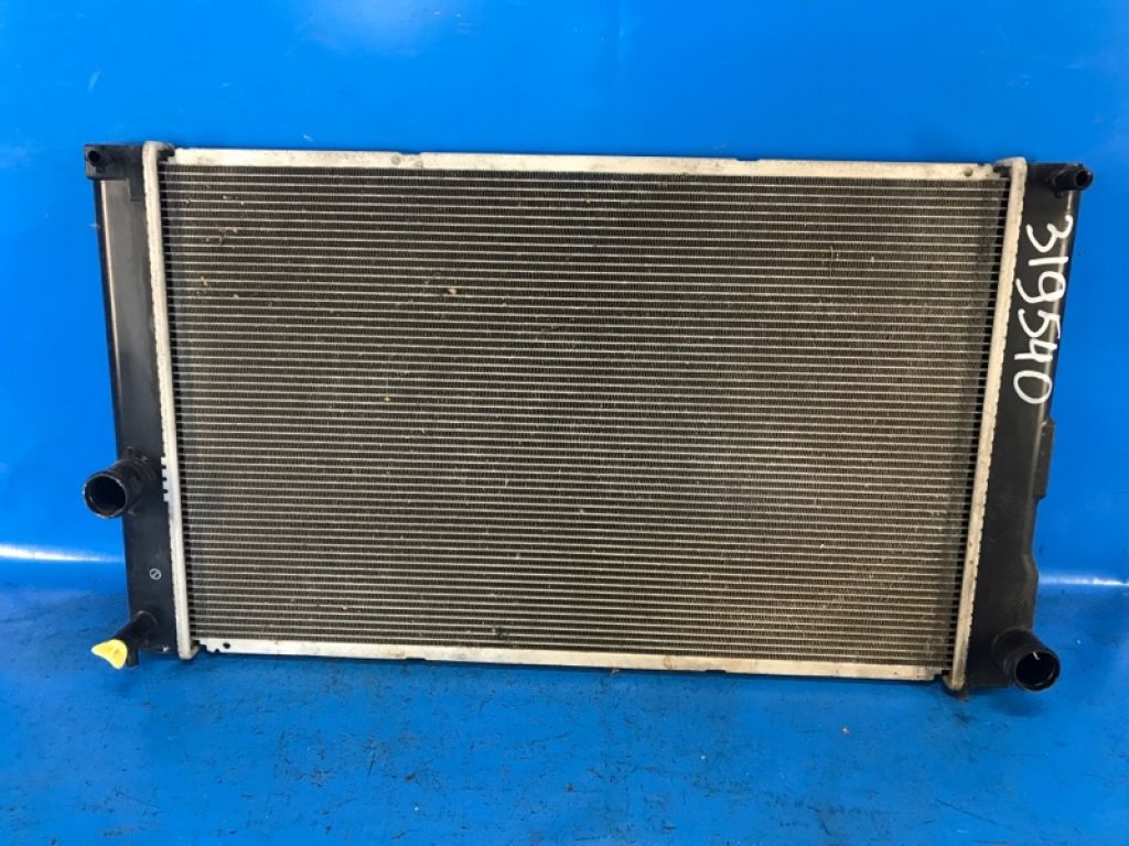 1640037260 | Радиатор основной TOYOTA PRIUS PLUS 11-14