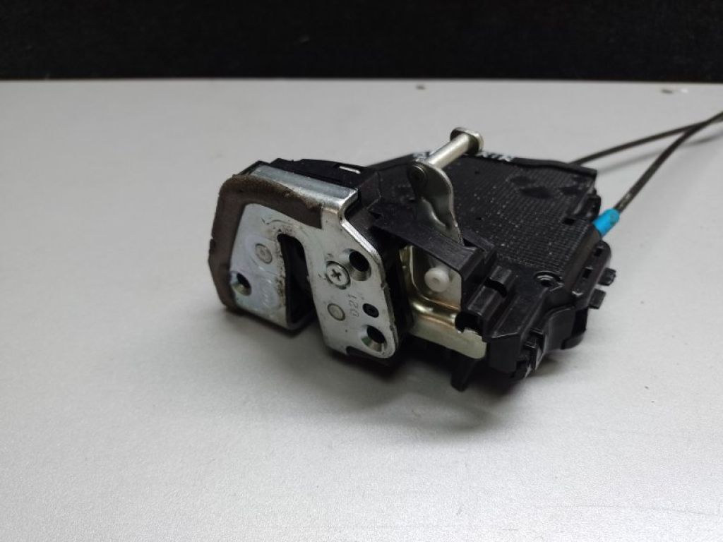 69050-42021 | Замок двери задн. прав. TOYOTA PRIUS C/AQUA 11-14
