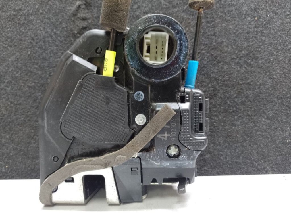 69060-60100 | Замок двери задн. лев. LEXUS RX350/450 09-15 - Фото 3