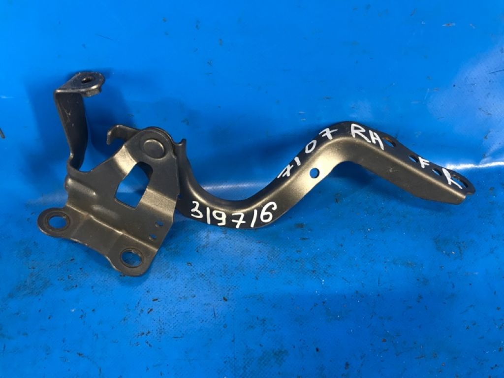 5341047130 | Петля капота прав. TOYOTA PRIUS 16-