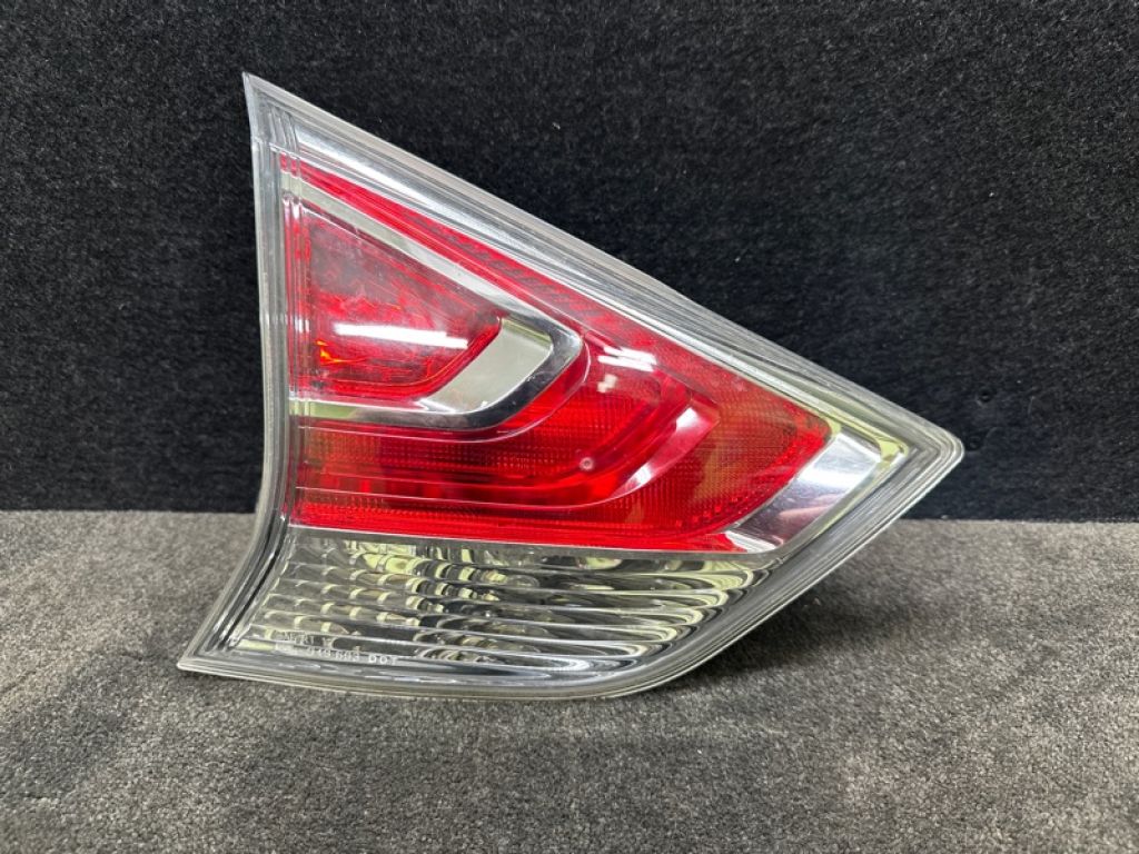 26555-5HA1A | Ліхтар внутрішній лів. NISSAN X-TRAIL/ROGUE T32 13-20