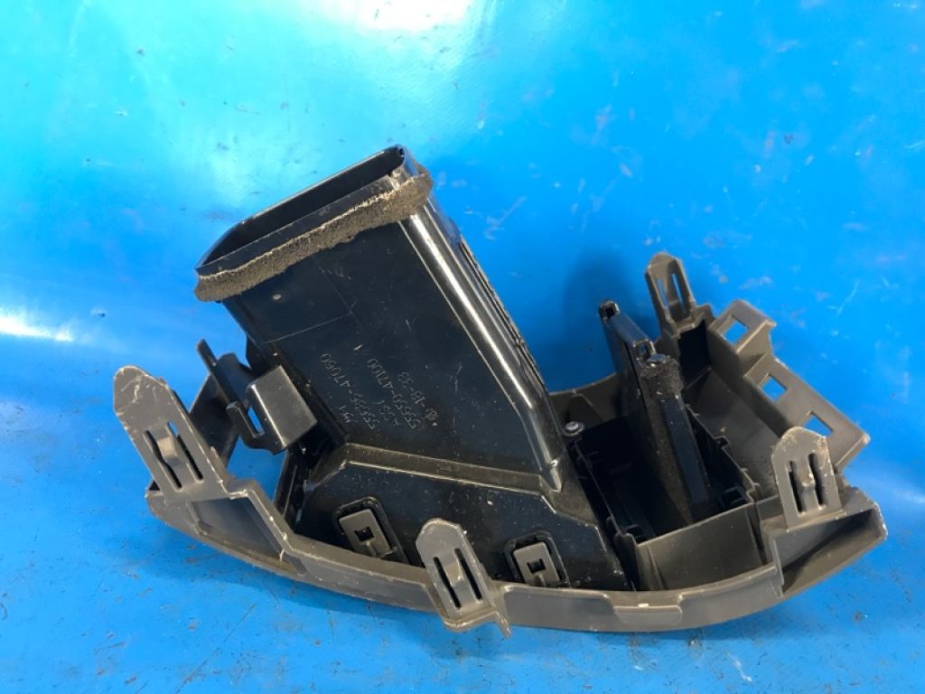 55686-47060 | Дефлектор воздушный лев. TOYOTA PRIUS - 30 09-17 - Фото 2