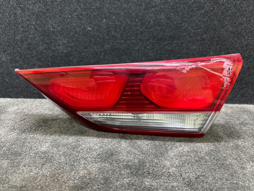 92404-F2000 | Фонарь внутренний прав. HYUNDAI ELANTRA AD 16-