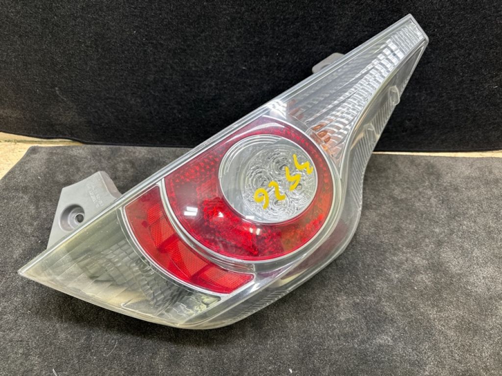 81551-52A92 | Фонарь наружный прав. TOYOTA PRIUS C/AQUA 11-14