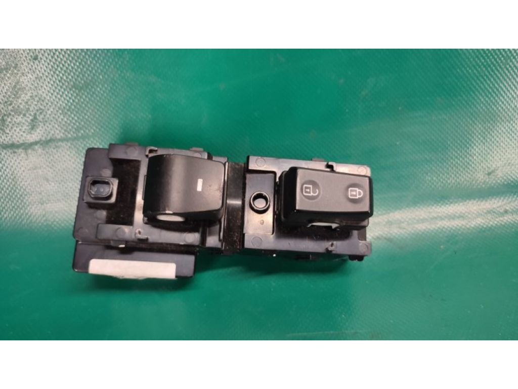 93575-F20004X | Кнопка стеклоподъемника передн. прав. HYUNDAI ELANTRA AD 16-