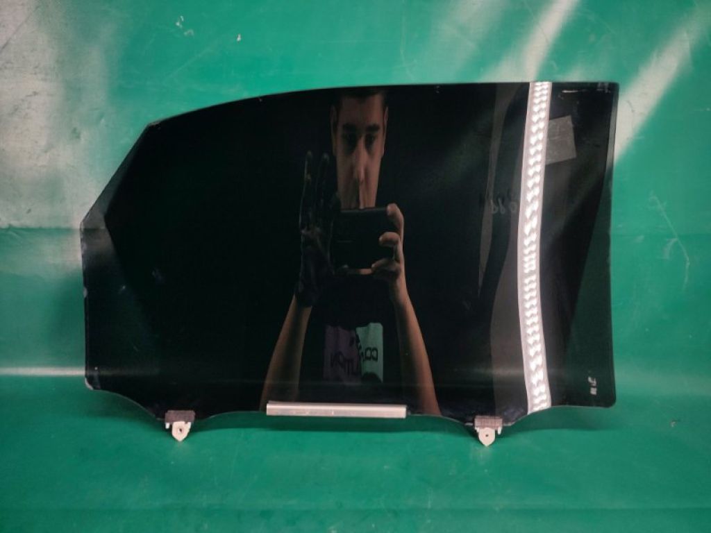 68104-48130 | Скло дверей задн. лів. LEXUS RX350/450 09-15 - Фото 3