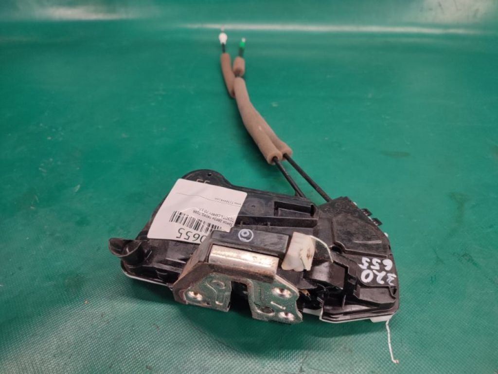 69030-02380 | Замок двері передн. прав. TOYOTA CAMRY 70 17-