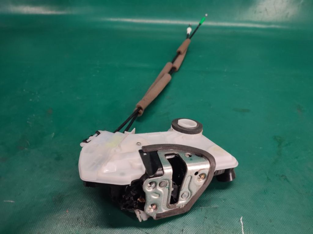 69030-02380 | Замок двері передн. прав. TOYOTA CAMRY 70 17- - Фото 3