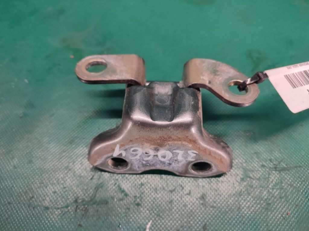 68760-06010 | Петля двери верхняя задн. лев. TOYOTA CAMRY 70 17-