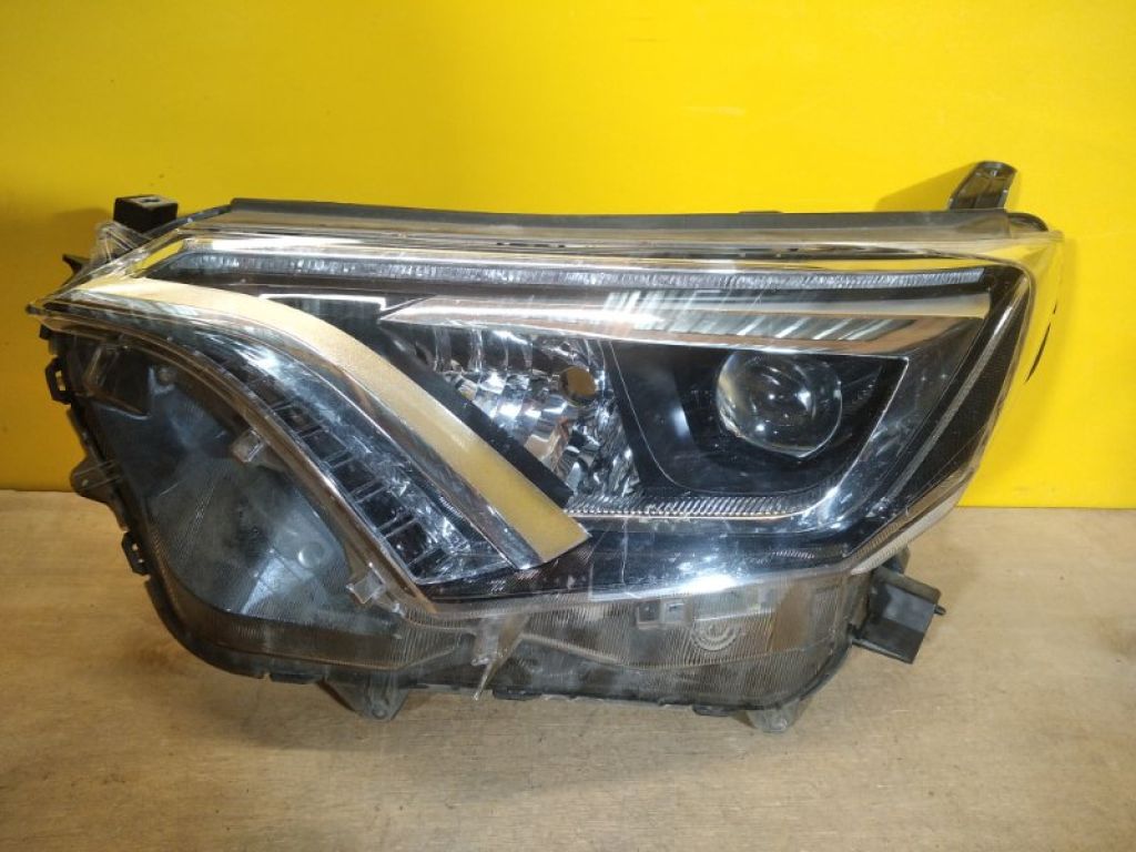 8118542680 | Фара лев. TOYOTA RAV4 13-19
