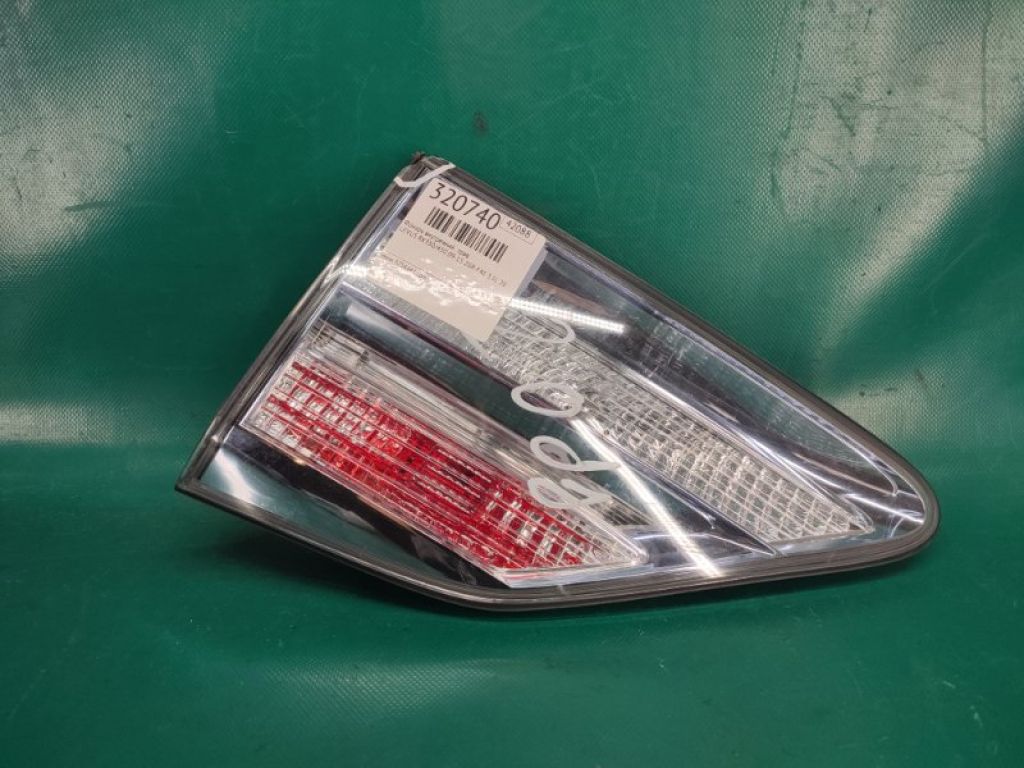 81581-48120 | Ліхтар внутрішній прав. LEXUS RX350/450 09-15