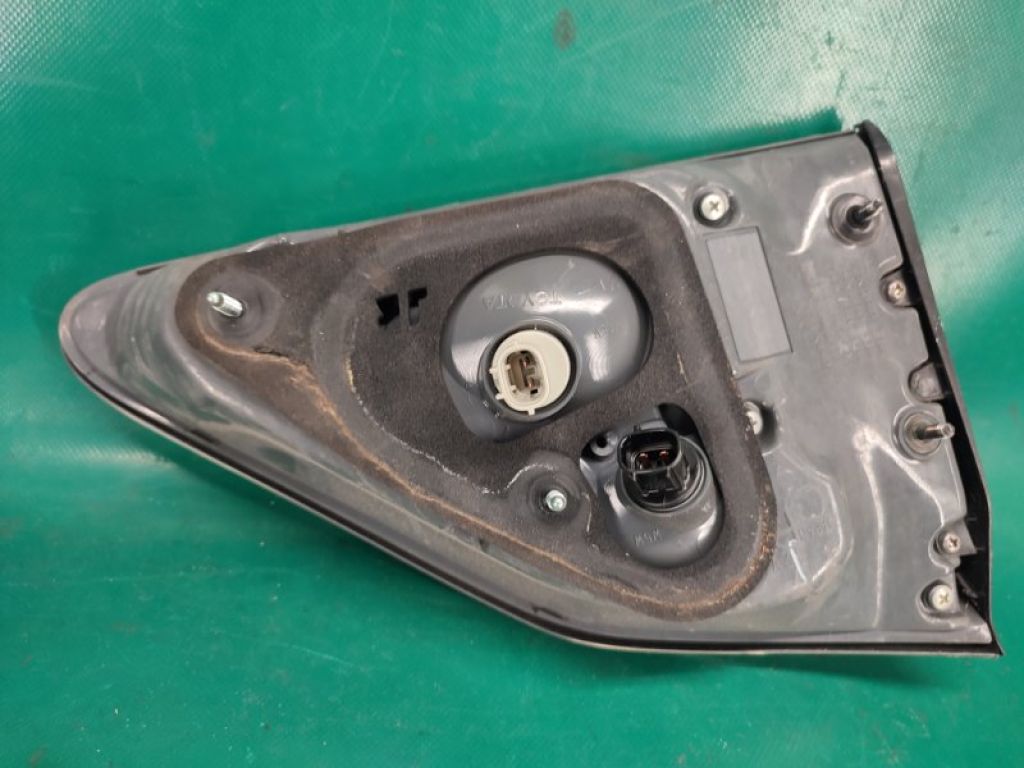 81581-48120 | Ліхтар внутрішній прав. LEXUS RX350/450 09-15 - Фото 4