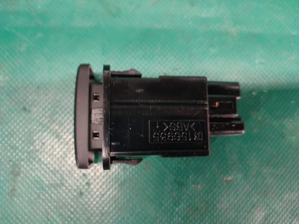 84930-58010 | Кнопка закрывания крышки багажника LEXUS RX350/450 09-15 - Фото 2