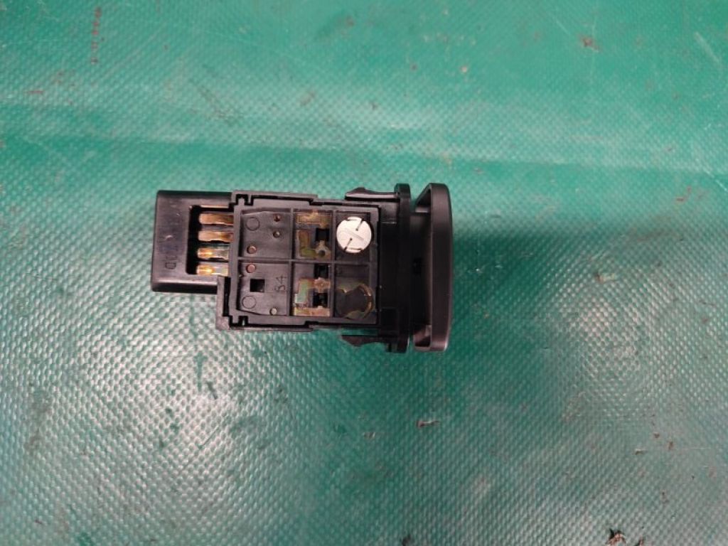 84930-58010 | Кнопка закрывания крышки багажника LEXUS RX350/450 09-15 - Фото 4