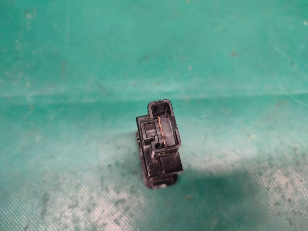 84930-58010 | Кнопка закрывания крышки багажника LEXUS RX350/450 09-15 - Фото 5