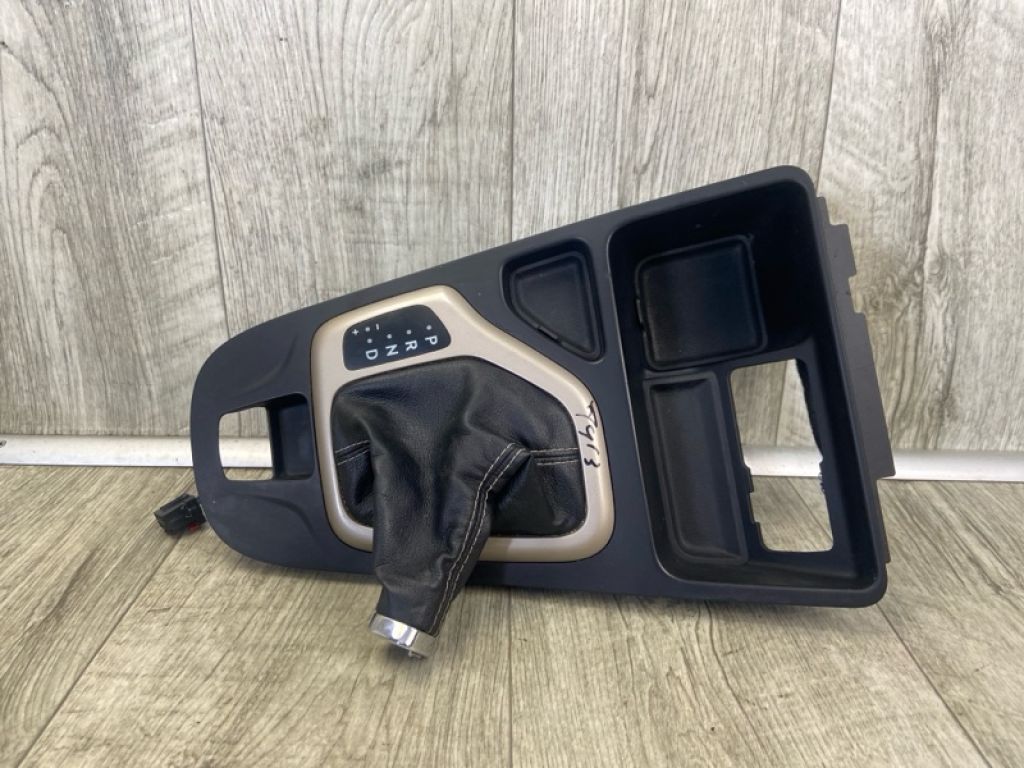1UJ61DX9AC | Накладка в салоне JEEP CHEROKEE 14-