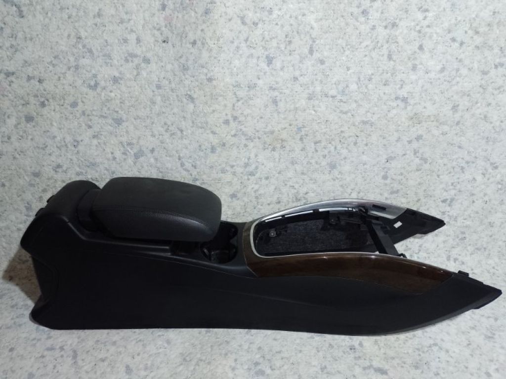 8R1 863 241 B 6PS | Консоль центральная AUDI Q5 08-16