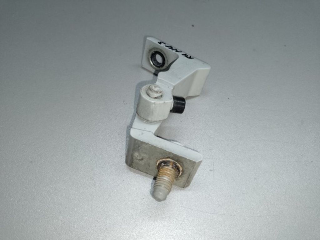 8K0 831 402 E | Петля двері нижня прав. AUDI Q5 08-16