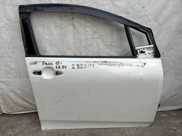 Двері передн. прав. TOYOTA PRIUS 16-