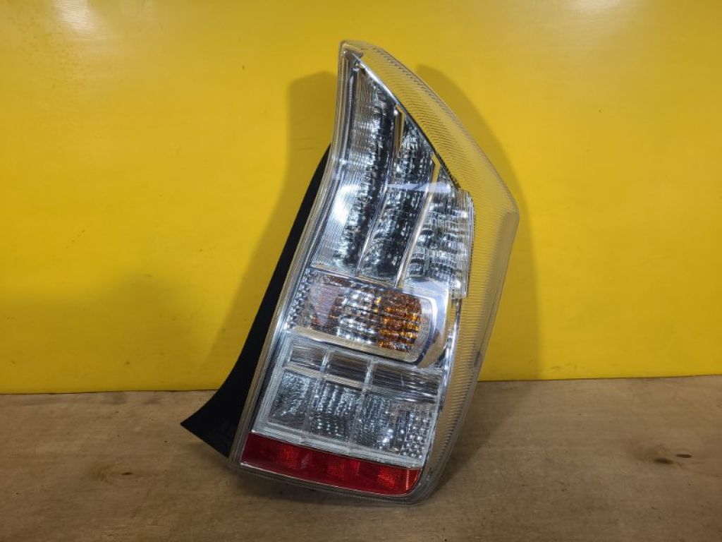 8155147111 | Ліхтар зовнішній прав. TOYOTA PRIUS - 30 09-17