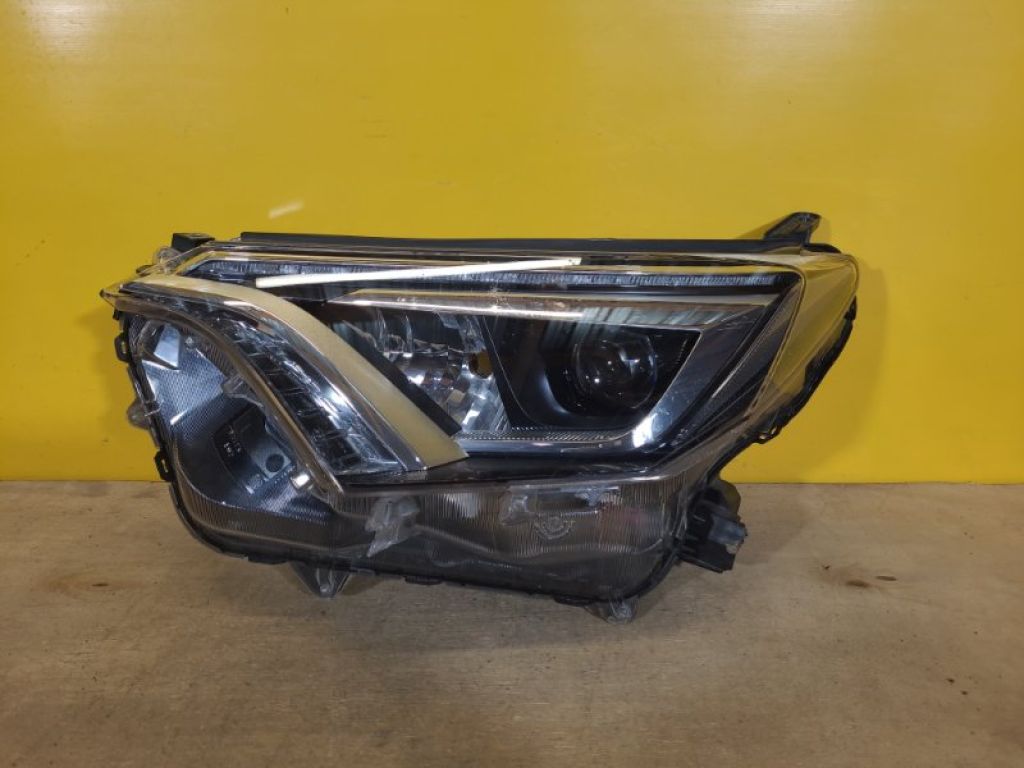 8118542680 | Фара лев. TOYOTA RAV4 13-19
