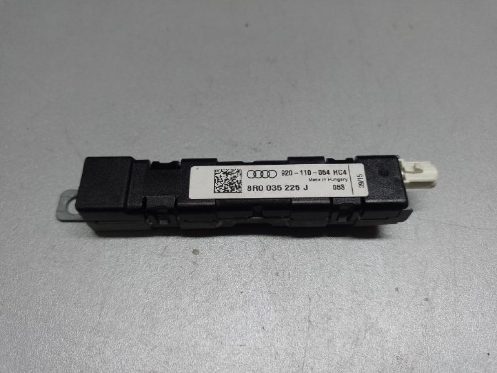 8R0 035 225 J | Підсилювач антени AUDI Q5 08-16