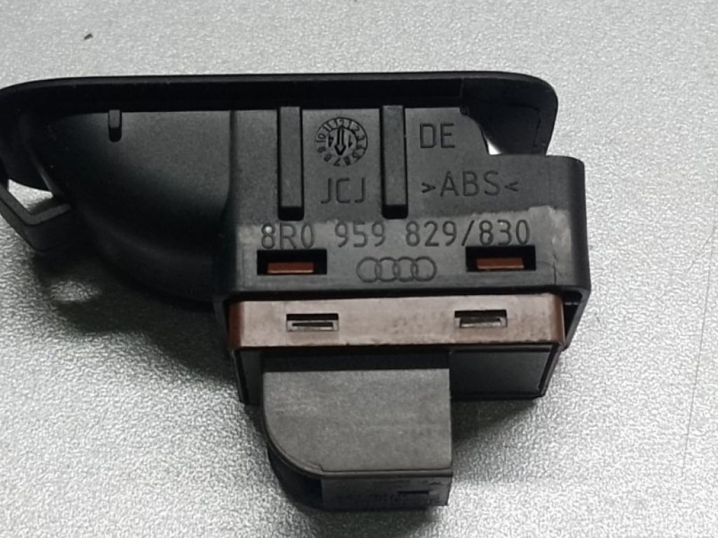8K0 959 831 B V10 | Кнопка відкриття багажника внутрішня передн. лів. AUDI Q5 08-16 - Фото 3
