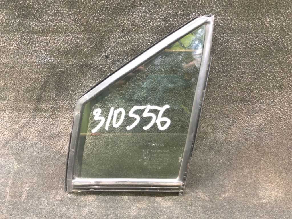 68126-47010 | Скло дверей глухе передн. лів. TOYOTA PRIUS 16-