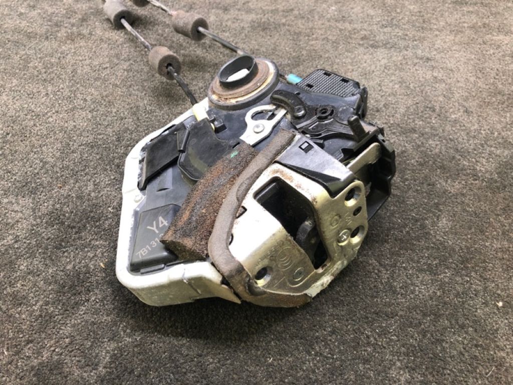 69060-42030 | Замок двері задн. лів. TOYOTA RAV4 05-12