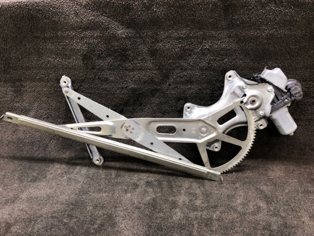 69802-21010 | Стеклоподъемник задн. лев. TOYOTA PRIUS PLUS 11-14 - Фото 2