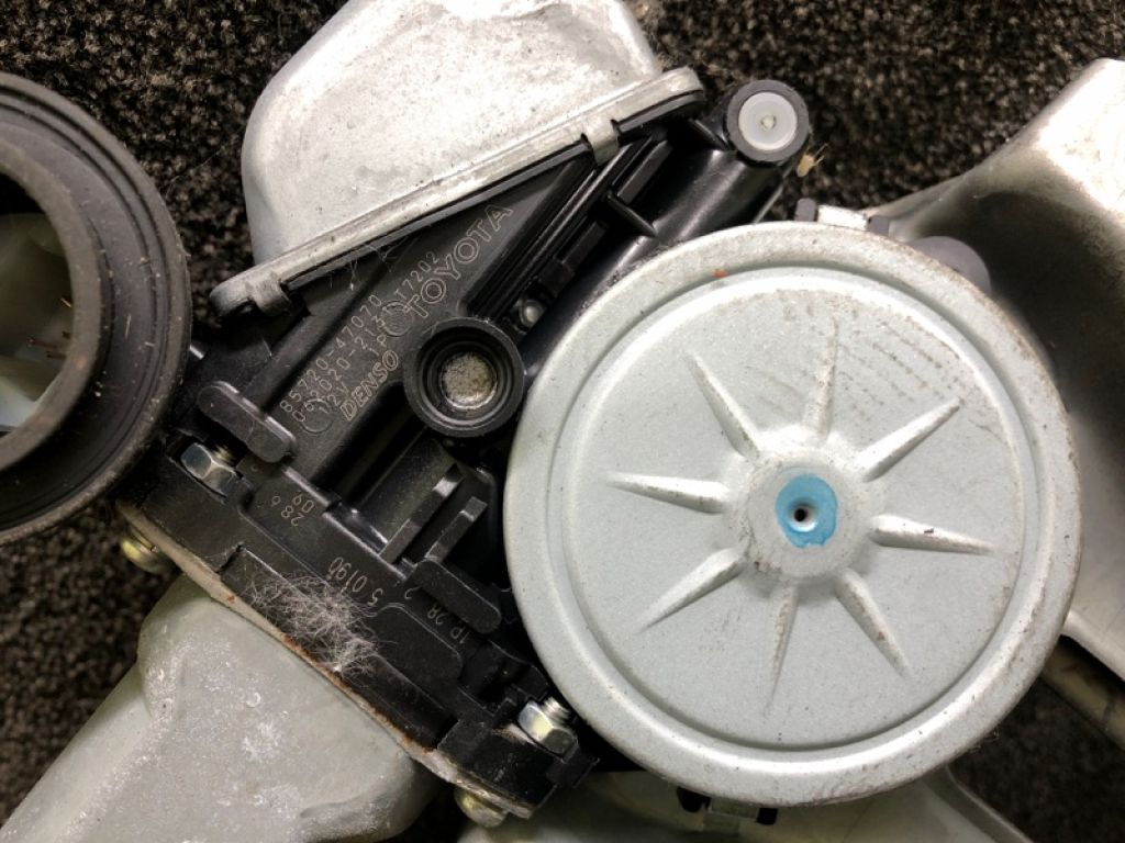 69802-21010 | Стеклоподъемник задн. лев. TOYOTA PRIUS PLUS 11-14 - Фото 4