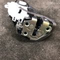 69050-52250 | Замок двері задн. прав. TOYOTA PRIUS 16-