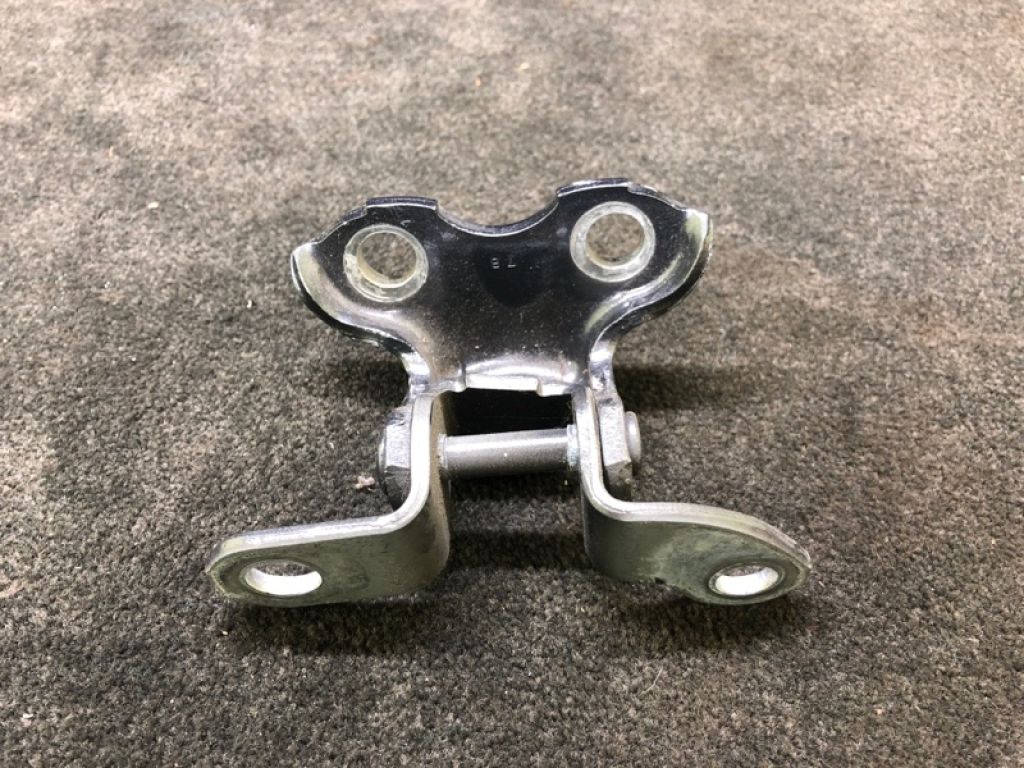 68760-20122 | Петля двери верхняя задн. лев. TOYOTA PRIUS 16- - Фото 2