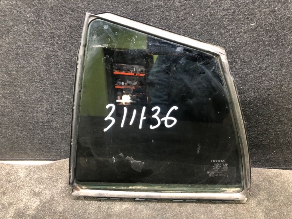 68124-47030 | Стекло двери глухое задн. лев. TOYOTA PRIUS 16-