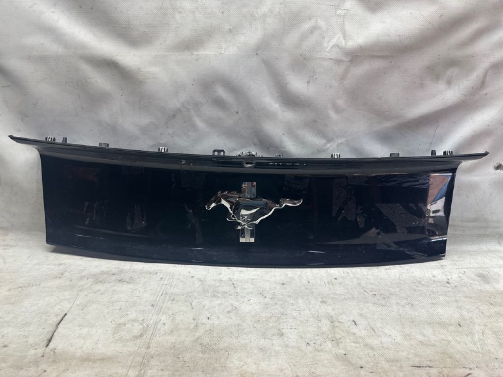 FR3Z-6342528-KC | накладка кришки багажника FORD MUSTANG 15-
