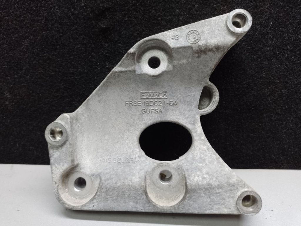 FR3Z-19D624-A | Кронштейн компрессора кондиционера FORD MUSTANG 15-