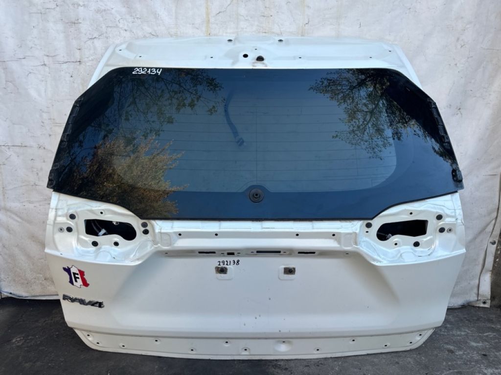 67005-42650 | Крышка багажника TOYOTA RAV4 18-