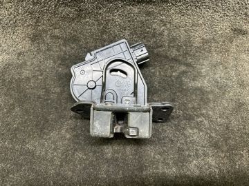 Замок кришки багажника TOYOTA PRIUS PLUS 11-14