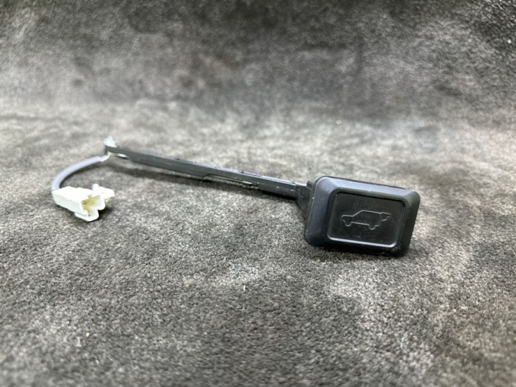 84966-42020 | Кнопка открывания багажника внутренняя TOYOTA RAV4 18-