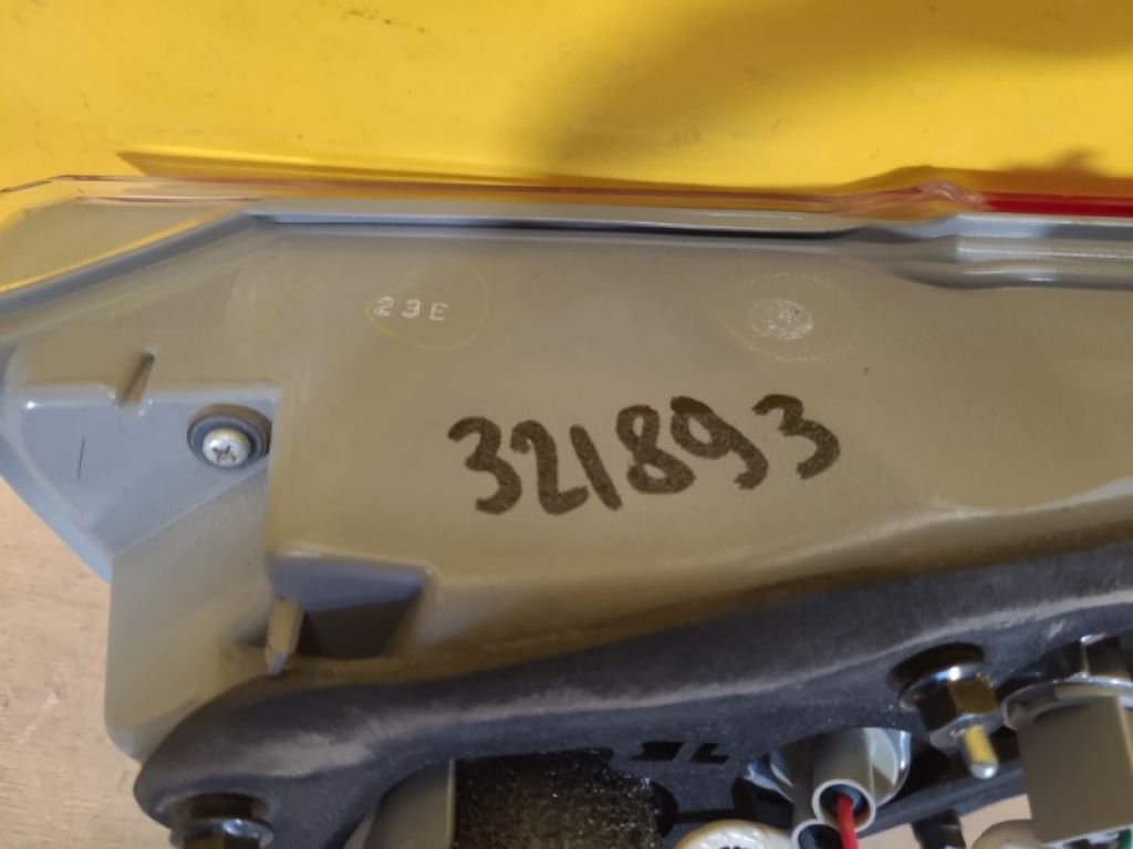 81591-06500 | Фонарь внутренний лев. TOYOTA CAMRY 55 14-17 - Фото 2