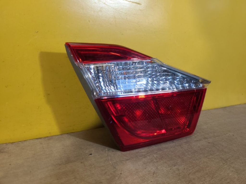 81591-06500 | Фонарь внутренний лев. TOYOTA CAMRY 55 14-17 - Фото 3