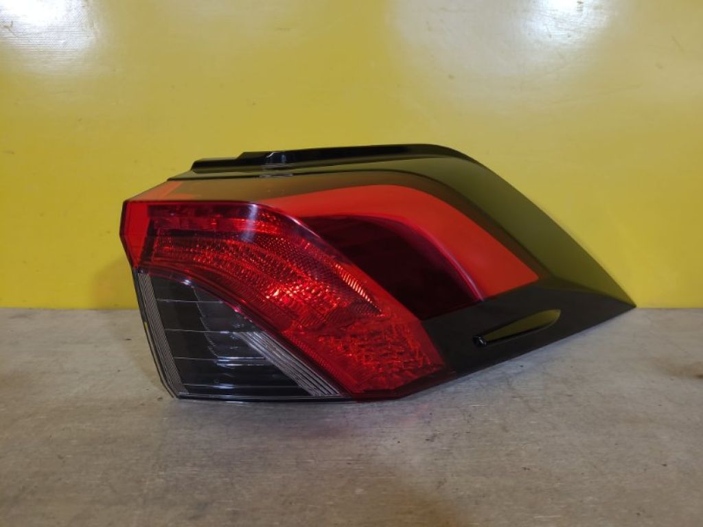 8155042230 | Фонарь наружный прав. TOYOTA RAV4 18-