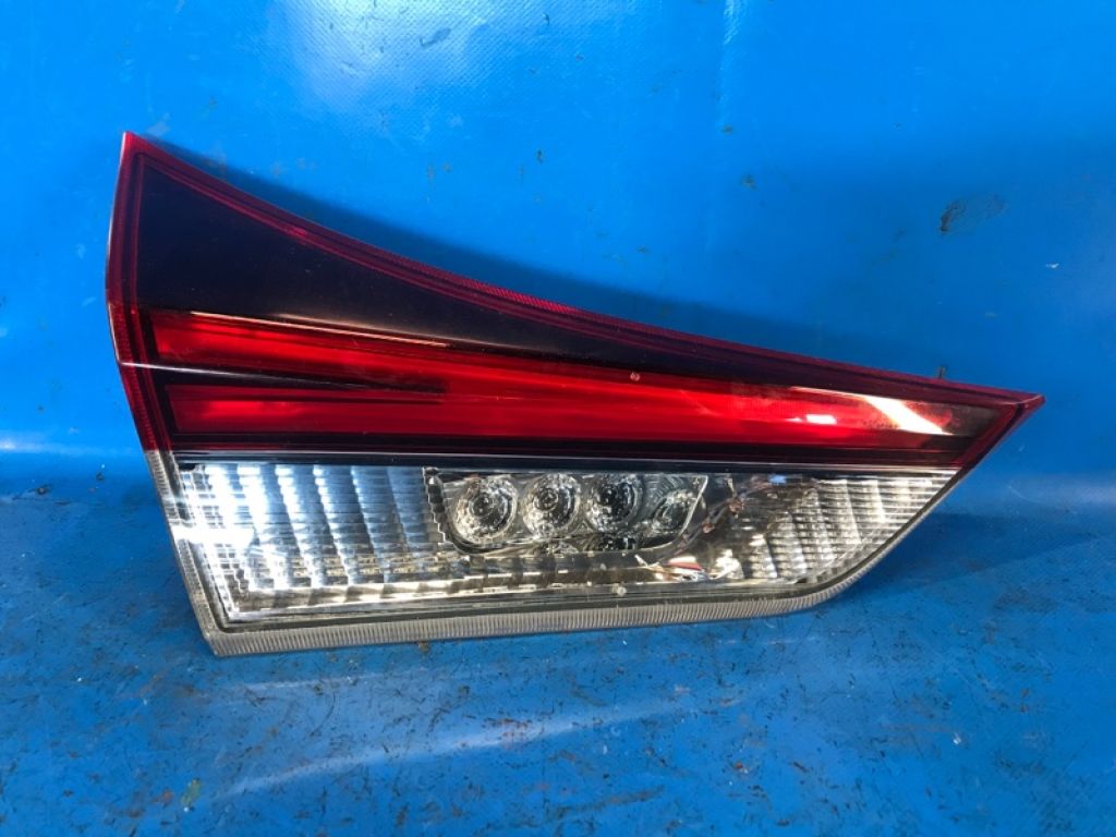 8159102880 | Фонарь внутренний лев. TOYOTA AURIS 13-18