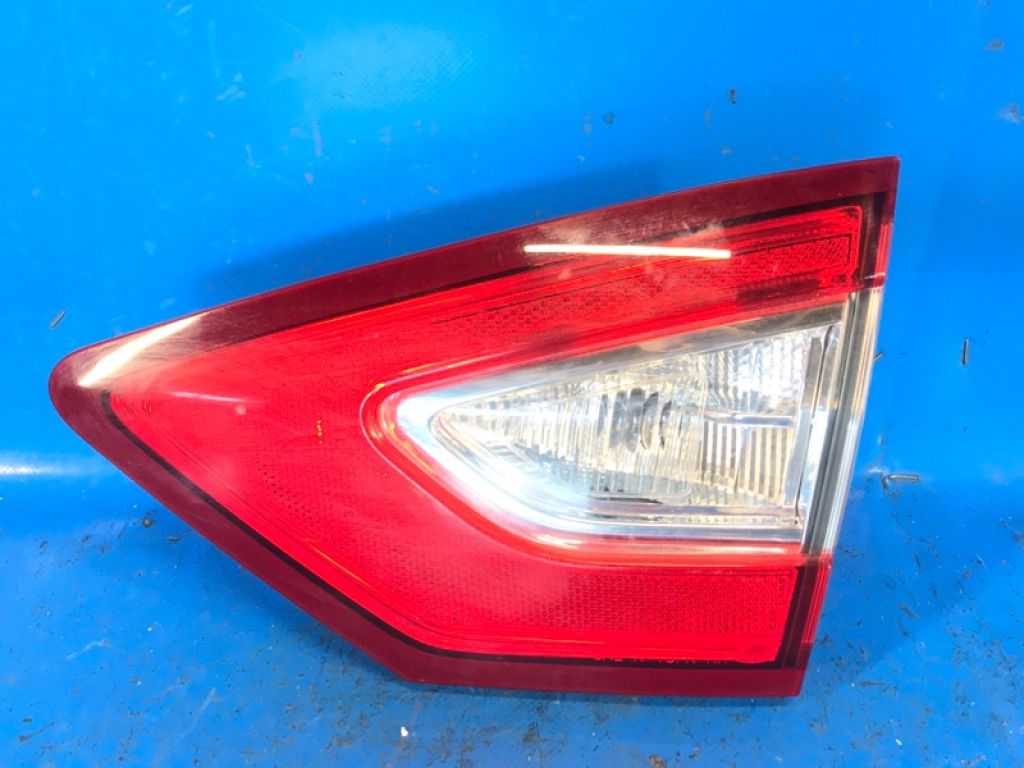 DS7Z-13404-A | Фонарь внутренний прав. FORD FUSION 14-