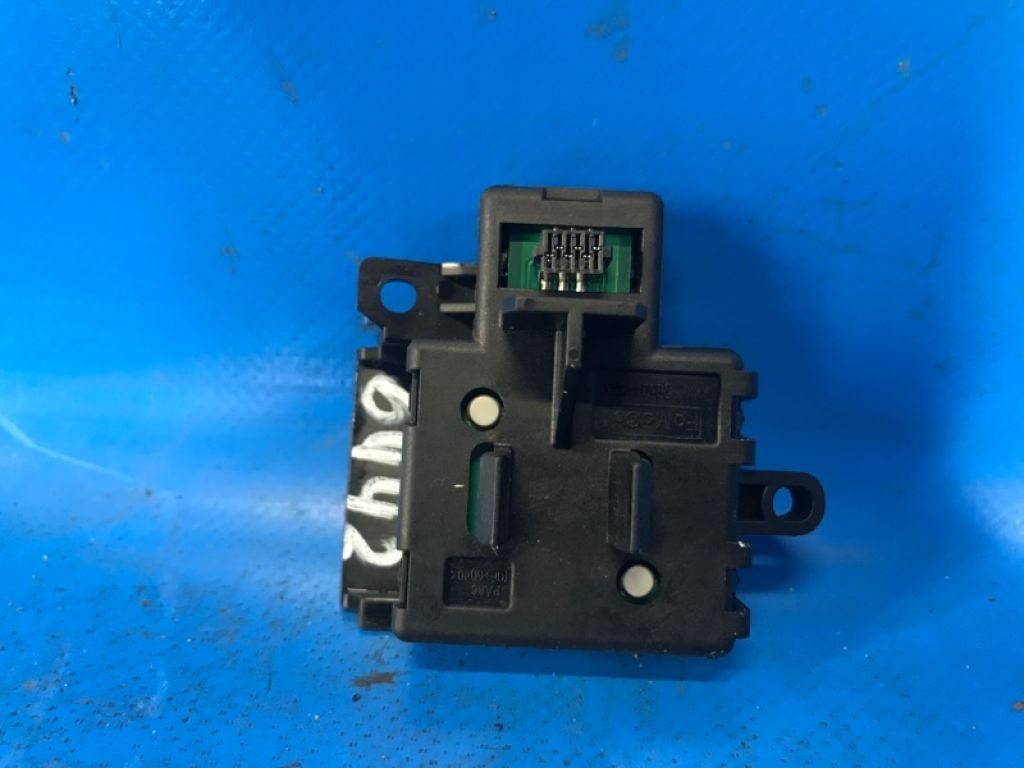 DG9Z-3B504-AA | Кнопка регулювання кермової колонки LINCOLN MKZ 13-20 - Фото 2