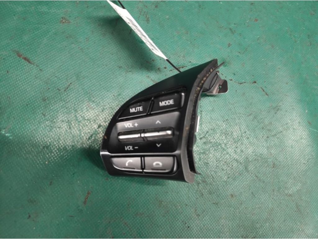 96710-F2020 | Кнопки на руль лев. HYUNDAI ELANTRA AD 16-