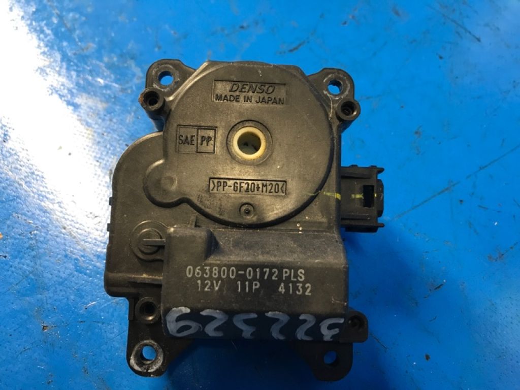 0638000172 | Моторчик заслінки пічки LEXUS IS250/350 05-13